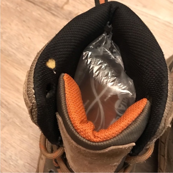 Hiking Boots (flawed) - Picture 4 of 12